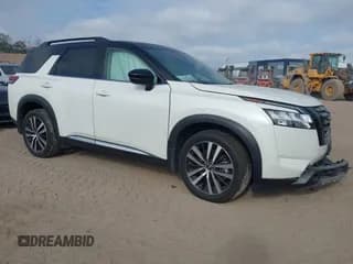✅ 2024 Nissan Pathfinder Platinum • VIN: 5N1DR3DG7RC278286 • Lot: 41561503. Wystawiony na IAAI z przebiegiem 18 032 mil. Bezpłatny archiwum sprzedaży aukcyjnych z USA i szczegółowy raport historii pojazdu na DreamBid. Zdjęcie 1.