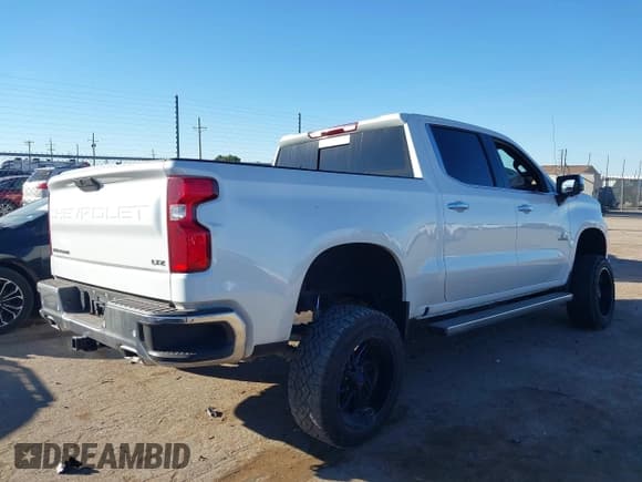 ✅ 2022 Chevrolet Silverado 1500 LTZ • VIN: 1GCUYGEL2NZ140494 • Lot: 43517659. Wystawiony na IAAI z przebiegiem 37 885 mil. Bezpłatny archiwum sprzedaży aukcyjnych z USA i szczegółowy raport historii pojazdu na DreamBid. Zdjęcie 4.