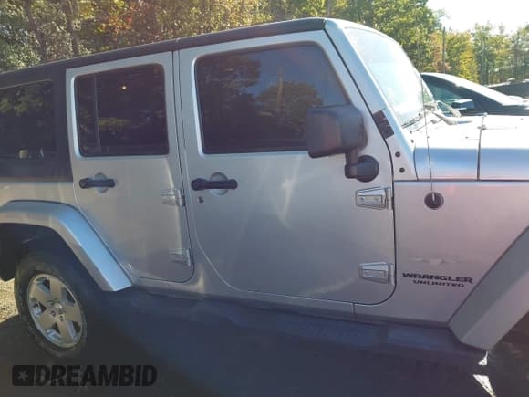 ✅ 2011 Jeep Wrangler Unlimited Sahara • VIN: 1J4HA5H1XBL632753 • Lot: 43391501. Wystawiony na IAAI z przebiegiem 225 724 mil. Bezpłatny archiwum sprzedaży aukcyjnych z USA i szczegółowy raport historii pojazdu na DreamBid. Zdjęcie 13.