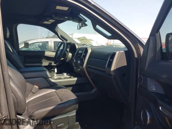 ✅ 2019 Ford Expedition XLT • VIN: 1FMJU1JT2KEA81611 • Lot: 43109314. Wystawiony na IAAI z przebiegiem 54 762 mil. Bezpłatny archiwum sprzedaży aukcyjnych z USA i szczegółowy raport historii pojazdu na DreamBid. Zdjęcie 5.