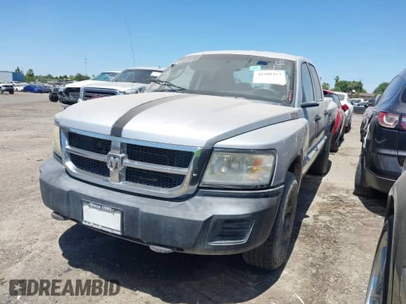 2008 Dodge Dakota z VIN 1D3HW38K18S590757, wystawiony jako IAAI lot #42501413 z przebiegiem Nie podano mil oraz . Historia ofert i sprzedaży dostępna na DreamBid. Obrazek 2.