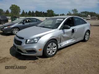 2015 Chevrolet Cruze LS z VIN 1G1PA5SH8F7168005, wystawiony jako Copart lot #71889295 z przebiegiem 138 831 mil mil oraz Szkoda całkowita • Salvage title. Historia ofert i sprzedaży dostępna na DreamBid. Obrazek 1.