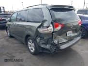 ✅ 2013 Toyota Sienna LE AAS • VIN: 5TDKK3DCXDS285852 • Lot: 43648576. Listed on IAAI with 136,835 mi. Free auction sales archive from the USA and detailed vehicle history report at DreamBid. Image 3.