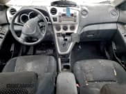 ✅ 2009 Pontiac Vibe 1SB • VIN: 5Y2SP67099Z434939 • Lot: 84530795. Wystawiony na Copart z przebiegiem Nie podano. Bezpłatny archiwum sprzedaży aukcyjnych z USA i szczegółowy raport historii pojazdu na DreamBid. Zdjęcie 8.