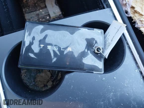 ✅ 2023 Tesla Model Y Long Range • VIN: 7SAYGDEE7PF683016 • Lot: 41342757. Wystawiony na IAAI z przebiegiem 25 895 mil. Bezpłatny archiwum sprzedaży aukcyjnych z USA i szczegółowy raport historii pojazdu na DreamBid. Zdjęcie 11.