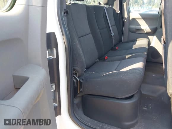 ✅ 2011 Chevrolet Silverado 2500HD Work Truck • VIN: 1GC2CVCG6BZ138484 • Лот: 43142036. Опубликован ранее на IAAI с пробегом 138 318 миль. Бесплатный доступ к архиву аукционных продаж из США и подробный отчёт об истории автомобиля на DreamBid. Изображение 8.