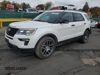 ✅ 2019 Ford Explorer Sport • VIN: 1FM5K8GT4KGA19249 • Lot: 85568505. Wystawiony na Copart z przebiegiem 55 970 mil. Bezpłatny archiwum sprzedaży aukcyjnych z USA i szczegółowy raport historii pojazdu na DreamBid. Zdjęcie 1.