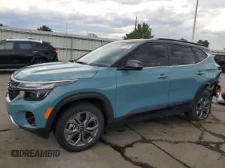 ✅ 2024 Kia Seltos S • VIN: KNDEUCAA0R7637610 • Lot: 65571175. Wystawiony na Copart z przebiegiem 18 576 mil. Bezpłatny archiwum sprzedaży aukcyjnych z USA i szczegółowy raport historii pojazdu na DreamBid. Zdjęcie 1.