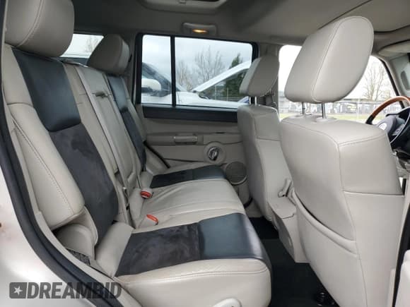 ✅ 2007 Jeep Commander Overland • VIN: 1J8HG682X7C623280 • Лот: 52130265. Опубликован ранее на Copart с пробегом 121 710 миль. Бесплатный доступ к архиву аукционных продаж из США и подробный отчёт об истории автомобиля на DreamBid. Изображение 12.