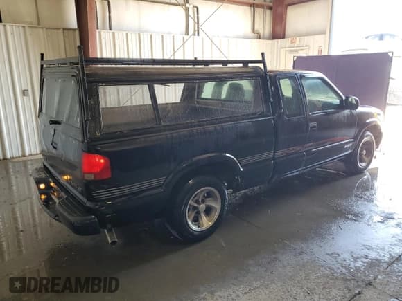 ✅ 2001 Chevrolet S-10 LS • VIN: 1GCCS19W218170447 • Лот: 84566654. Опубликован ранее на Copart с пробегом 66 875 миль. Бесплатный доступ к архиву аукционных продаж из США и подробный отчёт об истории автомобиля на DreamBid. Изображение 3.