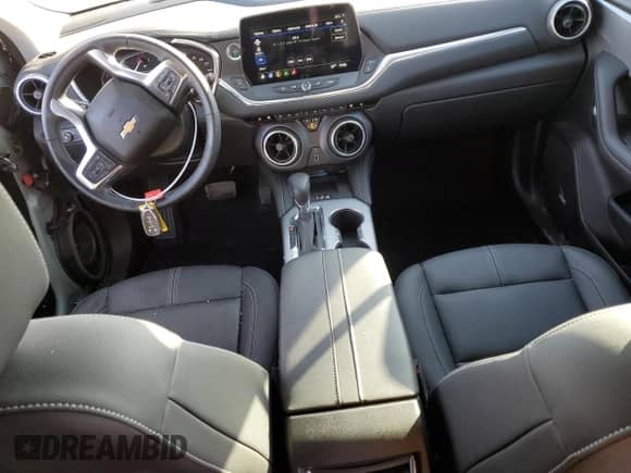 2024 Chevrolet Blazer LT z VIN 3GNKBJR4XRS197920, wystawiony jako Copart lot #43020995 z przebiegiem 19 581 mil mil oraz Szkoda całkowita • Salvage title. Historia ofert i sprzedaży dostępna na DreamBid. Obrazek 8.