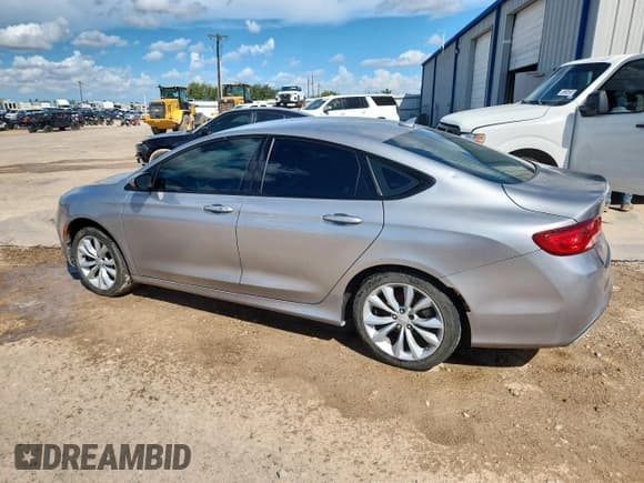 ✅ 2016 Chrysler 200 S • VIN: 1C3CCCBBXGN188628 • Lot: 83962185. Wystawiony na Copart z przebiegiem 143 679 mil. Bezpłatny archiwum sprzedaży aukcyjnych z USA i szczegółowy raport historii pojazdu na DreamBid. Zdjęcie 2.