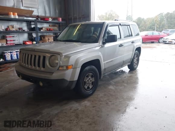 ✅ 2011 Jeep Patriot Sport • VIN: 1J4NT1GAXBD105250 • Lot: 43567349. Listed on IAAI with 178,752 mi. Free auction sales archive from the USA and detailed vehicle history report at DreamBid. Image 2.