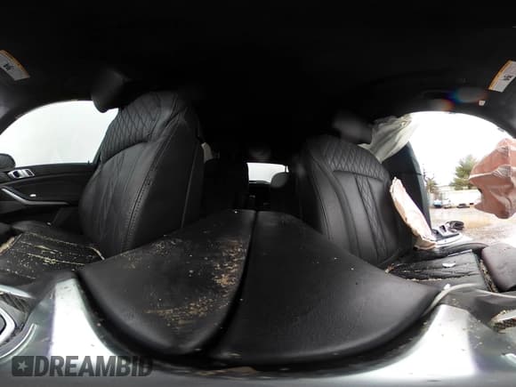 ✅ 2024 BMW X7 M60i • VIN: 5UX33EM08R9U05543 • Lot: 42017659. Wystawiony na IAAI z przebiegiem 21 970 mil. Bezpłatny archiwum sprzedaży aukcyjnych z USA i szczegółowy raport historii pojazdu na DreamBid. Zdjęcie 18.