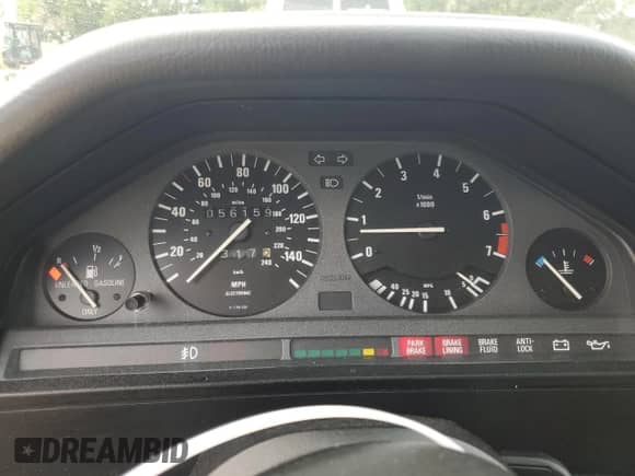 1992 BMW 3 Series z VIN WBABB231XNEC27838, wystawiony jako Copart lot #60816395 z przebiegiem 56 159 mil mil oraz Szkoda całkowita • Salvage title. Historia ofert i sprzedaży dostępna na DreamBid. Obrazek 9.