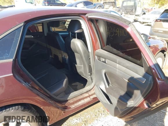 ✅ 2014 Volkswagen Passat S • VIN: 1VWAP7A31EC021718 • Лот: 43591110. Опубликован ранее на IAAI с пробегом 169 357 миль. Бесплатный доступ к архиву аукционных продаж из США и подробный отчёт об истории автомобиля на DreamBid. Изображение 8.