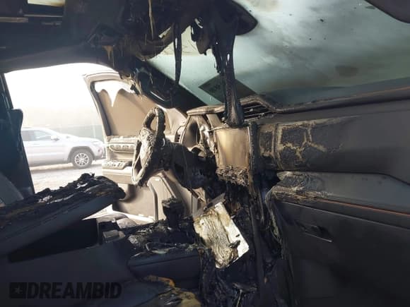 ✅ 2024 GMC Sierra 1500 AT4 • VIN: 3GTUUEE87RG362675 • Лот: 43015840. Опубликован ранее на IAAI с пробегом 31 187 миль. Бесплатный доступ к архиву аукционных продаж из США и подробный отчёт об истории автомобиля на DreamBid. Изображение 6.