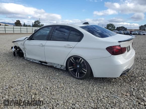 ✅ 2017 BMW 3 Series 340i • VIN: WBA8B3C57HK777391 • Lot: 84738905. Wystawiony na Copart z przebiegiem 84 436 mil. Bezpłatny archiwum sprzedaży aukcyjnych z USA i szczegółowy raport historii pojazdu na DreamBid. Zdjęcie 2.