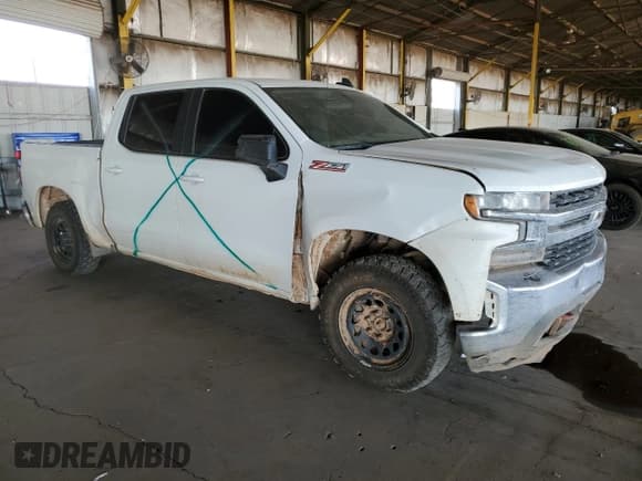✅ 2020 Chevrolet Silverado 1500 LT • VIN: 1GCUYDED0LZ310095 • Lot: 79027014. Wystawiony na Copart z przebiegiem 63 672 mil. Bezpłatny archiwum sprzedaży aukcyjnych z USA i szczegółowy raport historii pojazdu na DreamBid. Zdjęcie 4.