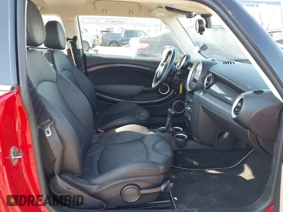 ✅ 2012 MINI Hardtop S • VIN: WMWSV3C53CT386805 • Lot: 42931004. Listed on IAAI with 84,769 mi. Free auction sales archive from the USA and detailed vehicle history report at DreamBid. Image 5.