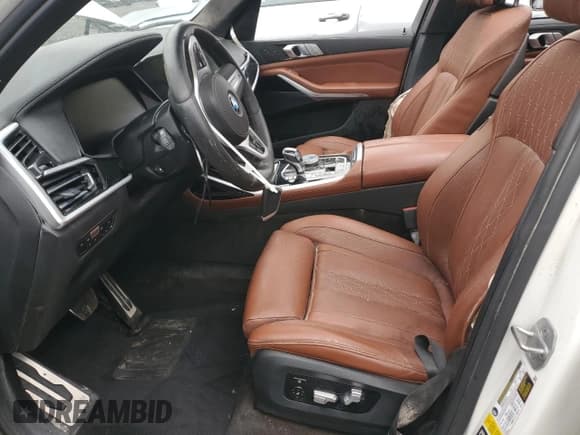 ✅ 2022 BMW X7 xDrive40i • VIN: 5UXCW2C04N9K90960 • Lot: 84261305. Wystawiony na Copart z przebiegiem 39 599 mil. Bezpłatny archiwum sprzedaży aukcyjnych z USA i szczegółowy raport historii pojazdu na DreamBid. Zdjęcie 7.