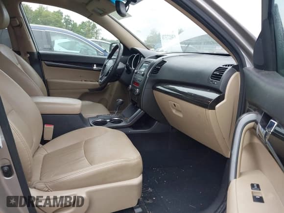 ✅ 2013 Kia Sorento EX • VIN: 5XYKUCA64DG353519 • Lot: 43027378. Listed on IAAI with 122,773 mi. Free auction sales archive from the USA and detailed vehicle history report at DreamBid. Image 5.