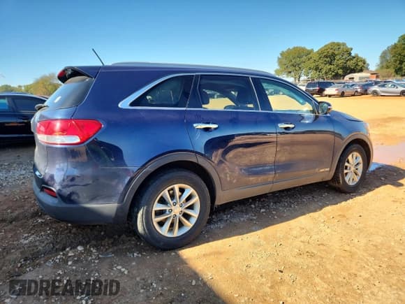 ✅ 2017 Kia Sorento LX • VIN: 5XYPGDA55HG322084 • Lot: 91095705. Listed on Copart with 126,624 mi. Free auction sales archive from the USA and detailed vehicle history report at DreamBid. Image 3.