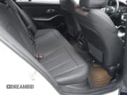 ✅ 2020 BMW 3 Series M340i xDrive • VIN: WBA5U9C01LFH09483 • Lot: 43579055. Wystawiony na IAAI z przebiegiem 26 564 mil. Bezpłatny archiwum sprzedaży aukcyjnych z USA i szczegółowy raport historii pojazdu na DreamBid. Zdjęcie 8.