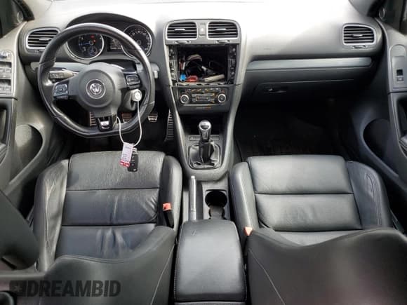 ✅ 2013 Volkswagen Golf R • VIN: WVWPF7AJ1DW077881 • Lot: 71592774. Wystawiony na Copart z przebiegiem 132 086 mil. Bezpłatny archiwum sprzedaży aukcyjnych z USA i szczegółowy raport historii pojazdu na DreamBid. Zdjęcie 8.