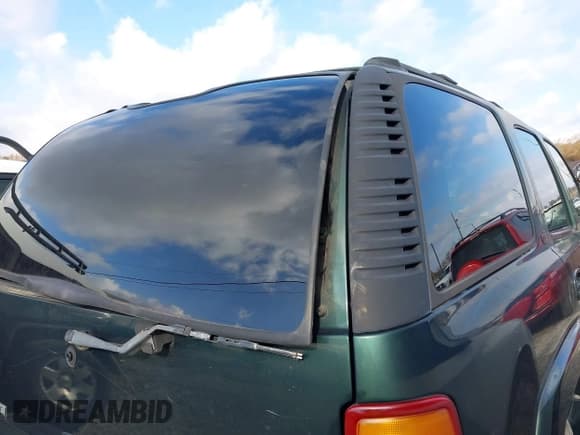 ✅ 2003 Chevrolet Tahoe Z71 • VIN: 1GNEK13Z73R301520 • Lot: 43723961. Listed on IAAI with 254,718 mi. Free auction sales archive from the USA and detailed vehicle history report at DreamBid. Image 6.