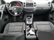 ✅ 2009 Volkswagen Tiguan SE • VIN: WVGBV95N99W530024 • Лот: 87200985. Опубликован ранее на Copart с пробегом 152 963 миль. Бесплатный доступ к архиву аукционных продаж из США и подробный отчёт об истории автомобиля на DreamBid. Изображение 8.