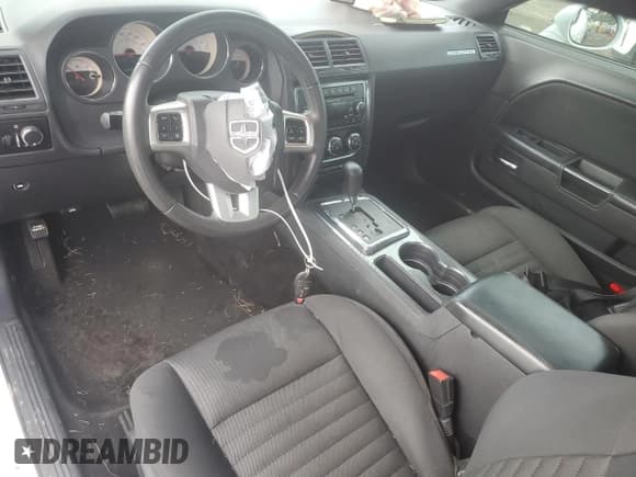 ✅ 2014 Dodge Challenger SXT • VIN: 2C3CDYAG5EH225212 • Lot: 82128505. Wystawiony na Copart z przebiegiem 140 479 mil. Bezpłatny archiwum sprzedaży aukcyjnych z USA i szczegółowy raport historii pojazdu na DreamBid. Zdjęcie 8.