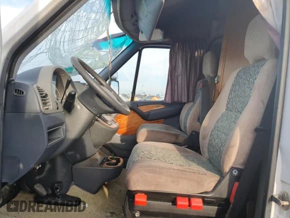 ✅ 2004 Dodge Sprinter • VIN: WD2PD744345627663 • Lot: 75661144. Listed on Copart with Not provided. Free auction sales archive from the USA and detailed vehicle history report at DreamBid. Image 7.