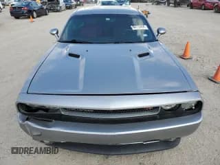 ✅ 2013 Dodge Challenger R/T Classic • VIN: 2C3CDYBT8DH635805 • Lot: 82416474. Wystawiony na Copart z przebiegiem 110 241 mil. Bezpłatny archiwum sprzedaży aukcyjnych z USA i szczegółowy raport historii pojazdu na DreamBid. Zdjęcie 5.