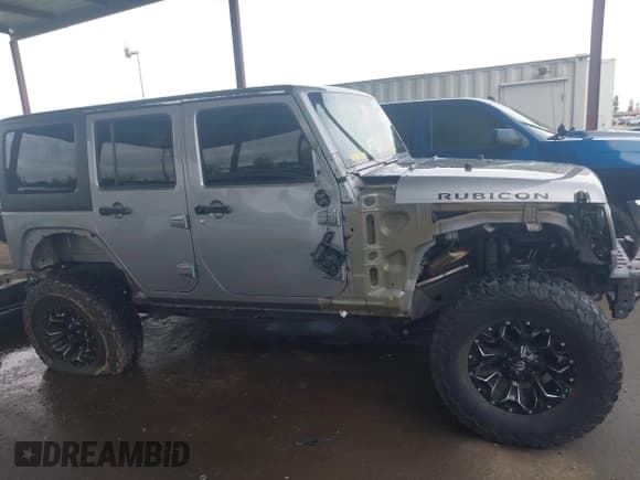 ✅ 2018 Jeep Wrangler Unlimited Rubicon Recon • VIN: 1C4BJWFG1JL851768 • Lot: 41882130. Wystawiony na IAAI z przebiegiem 42 714 mil. Bezpłatny archiwum sprzedaży aukcyjnych z USA i szczegółowy raport historii pojazdu na DreamBid. Zdjęcie 14.
