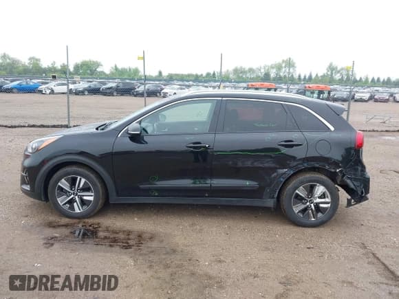 ✅ 2020 Kia Niro EX Premium • VIN: KNDCE3LC8L5429027 • Lot: 42310871. Listed on IAAI with 114,281 mi. Free auction sales archive from the USA and detailed vehicle history report at DreamBid. Image 14.