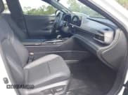 ✅ 2024 Toyota Crown XLE • VIN: JTDAAAAF4R3020760 • Lot: 42191441. Wystawiony na IAAI z przebiegiem 99 630 mil. Bezpłatny archiwum sprzedaży aukcyjnych z USA i szczegółowy raport historii pojazdu na DreamBid. Zdjęcie 5.