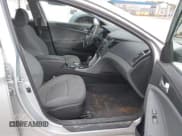 ✅ 2012 Hyundai Sonata GLS • VIN: 5NPEB4AC6CH424824 • Lot: 43610948. Wystawiony na IAAI z przebiegiem 136 342 mil. Bezpłatny archiwum sprzedaży aukcyjnych z USA i szczegółowy raport historii pojazdu na DreamBid. Zdjęcie 5.