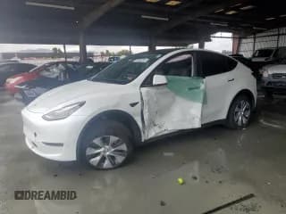 ✅ 2022 Tesla Model Y Long Range • VIN: 7SAYGDEE4NA015233 • Lot: 86553295. Wystawiony na Copart z przebiegiem 38 106 mil. Bezpłatny archiwum sprzedaży aukcyjnych z USA i szczegółowy raport historii pojazdu na DreamBid. Zdjęcie 1.