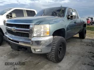 ✅ 2008 Chevrolet Silverado 2500HD 1LT • VIN: 1GCHK29698E127781 • Lot: 75123054. Wystawiony na Copart z przebiegiem Nie podano. Bezpłatny archiwum sprzedaży aukcyjnych z USA i szczegółowy raport historii pojazdu na DreamBid. Zdjęcie 1.