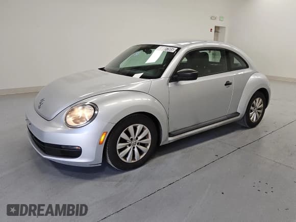✅ 2014 Volkswagen Beetle Entry • VIN: 3VWFP7AT9EM620693 • Lot: 86827395. Wystawiony na Copart z przebiegiem 140 588 mil. Bezpłatny archiwum sprzedaży aukcyjnych z USA i szczegółowy raport historii pojazdu na DreamBid. Zdjęcie 1.