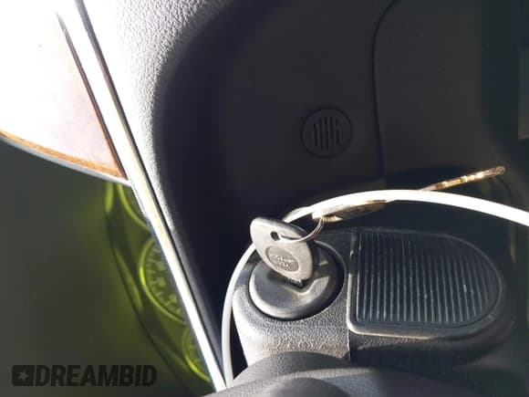 ✅ 2005 Buick LaCrosse CXS • VIN: 2G4WE567351274748 • Лот: 42705445. Опубликован ранее на IAAI с пробегом 99 318 миль. Бесплатный доступ к архиву аукционных продаж из США и подробный отчёт об истории автомобиля на DreamBid. Изображение 11.