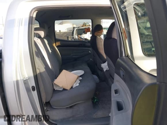 ✅ 2006 Toyota Tacoma PreRunner • VIN: 5TEKU72N46Z313320 • Lot: 43734443. Listed on IAAI with 119,979 mi. Free auction sales archive from the USA and detailed vehicle history report at DreamBid. Image 8.