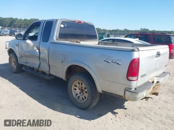 ✅ 2002 Ford F-150 XL • VIN: 1FTRX18L42NA92842 • Lot: 43592828. Wystawiony na IAAI z przebiegiem Nie podano. Bezpłatny archiwum sprzedaży aukcyjnych z USA i szczegółowy raport historii pojazdu na DreamBid. Zdjęcie 3.