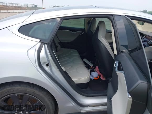 ✅ 2014 Tesla Model S 60 • VIN: 5YJSA1S13EFP63883 • Lot: 42295100. Listed on IAAI with 143,734 mi. Free auction sales archive from the USA and detailed vehicle history report at DreamBid. Image 8.