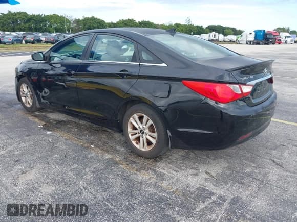 ✅ 2013 Hyundai Sonata GLS • VIN: 5NPEB4AC8DH659288 • Lot: 43035667. Listed on IAAI with 133,726 mi. Free auction sales archive from the USA and detailed vehicle history report at DreamBid. Image 3.