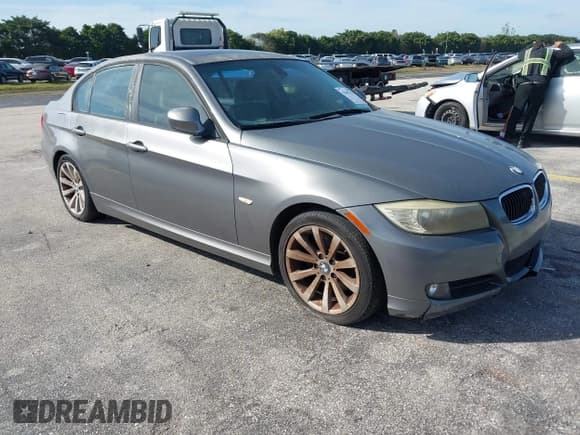 ✅ 2011 BMW 3 Series 328i • VIN: WBAPH7C56BE675958 • Lot: 43667715. Wystawiony na IAAI z przebiegiem 89 157 mil. Bezpłatny archiwum sprzedaży aukcyjnych z USA i szczegółowy raport historii pojazdu na DreamBid. Zdjęcie 1.