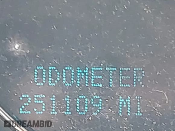 ✅ 2010 Chevrolet Suburban LS • VIN: 1GNUCHE07AR213838 • Lot: 42523274. Listed on IAAI with 251,109 mi. Free auction sales archive from the USA and detailed vehicle history report at DreamBid. Image 15.