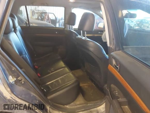 ✅ 2014 Subaru Outback Limited • VIN: 4S4BRCLC2E3315339 • Lot: 43469344. Wystawiony na IAAI z przebiegiem 195 913 mil. Bezpłatny archiwum sprzedaży aukcyjnych z USA i szczegółowy raport historii pojazdu na DreamBid. Zdjęcie 8.