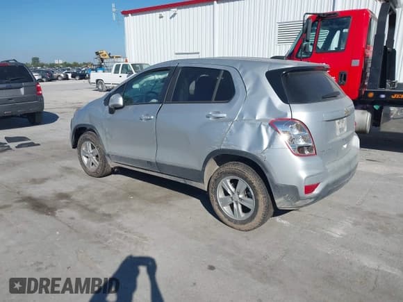 ✅ 2022 Chevrolet Trax LS • VIN: KL7CJNSM0NB545177 • Lot: 43371261. Listed on IAAI with 57,931 mi. Free auction sales archive from the USA and detailed vehicle history report at DreamBid. Image 3.